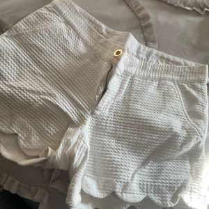 Scalloped white Lilly Pulitzer shorts size 2